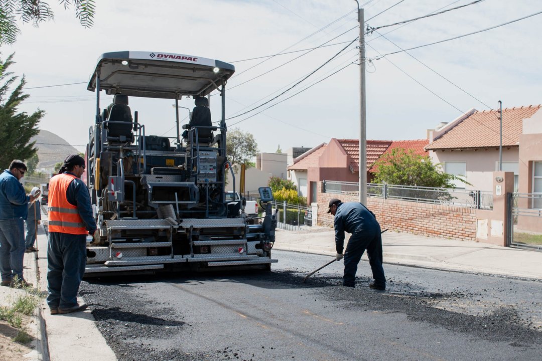 Rada Tilly reanuda la pavimentación de 77 cuadras para casi 2.000 vecinos