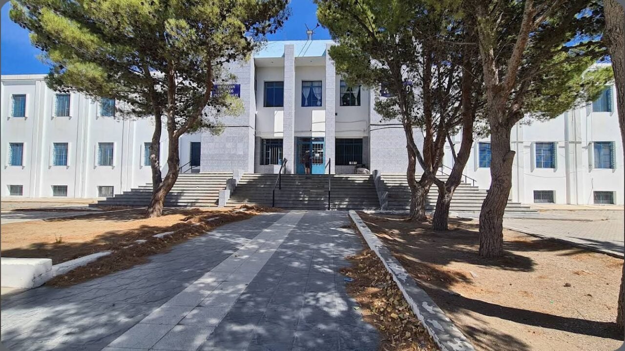 Lanzan campaña para renovar el frente de la ex ENET en Comodoro Rivadavia