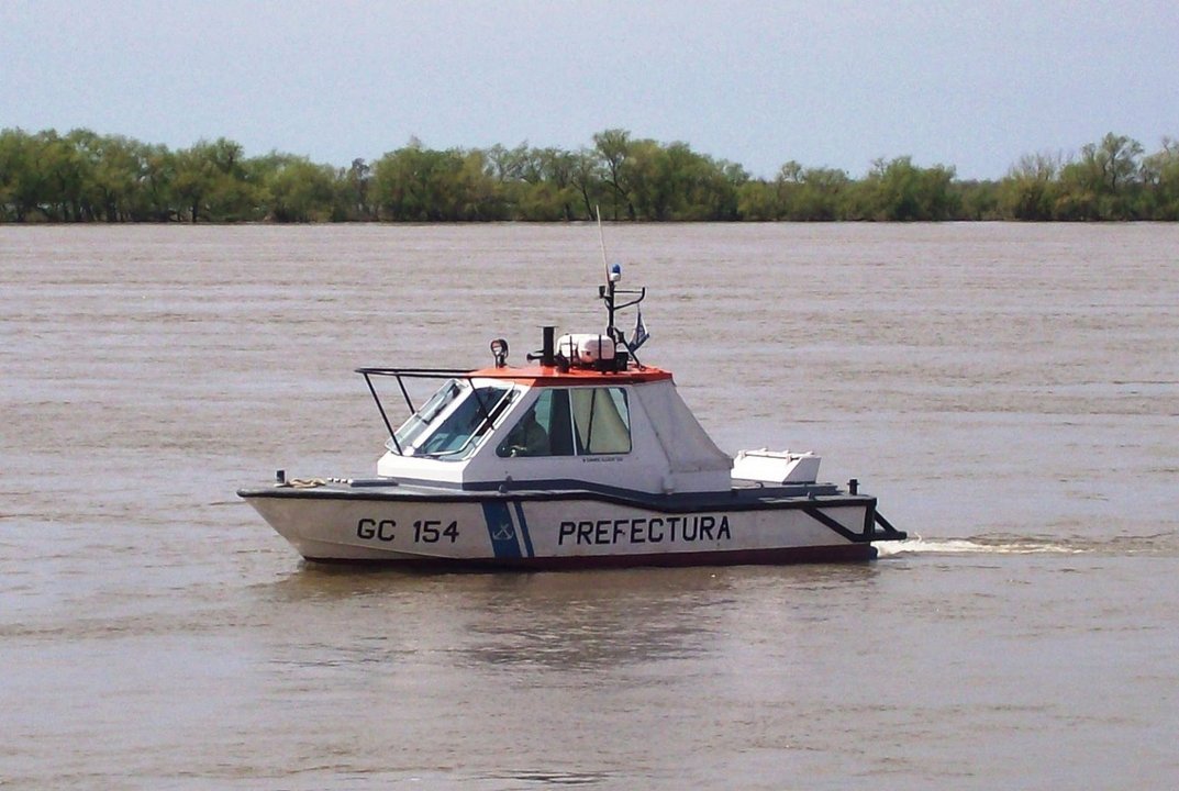 Desaparecidos en el Paraná tras naufragio de una embarcación en Santa Fe