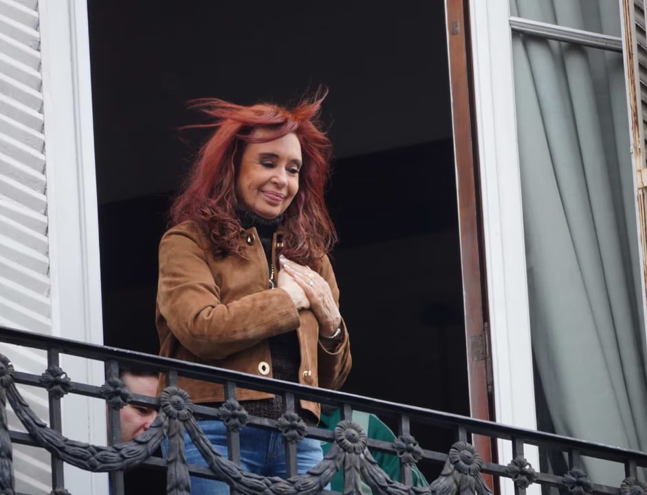 Cristina Kirchner fue homenajeada en el Día de la Lealtad por militantes peronistas