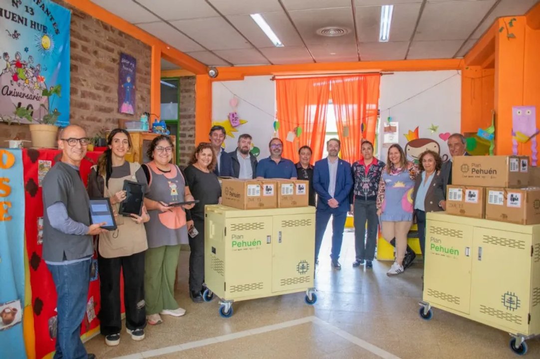 20 escuelas de la Confluencia reciben tecnología del Plan Pehuén