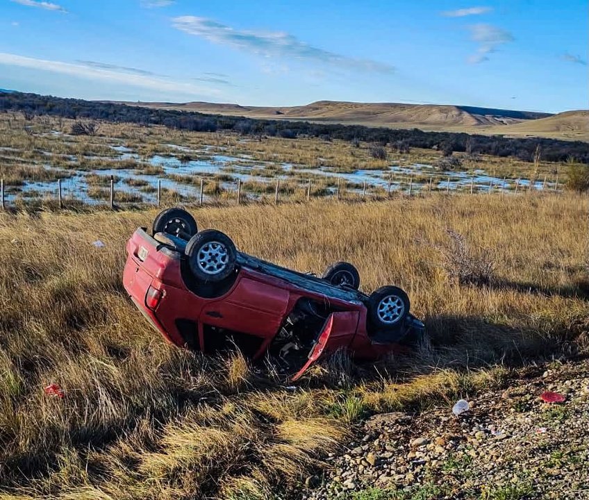 Accidente de auto en la ruta 27 de Santa Cruz dejó a conductor sin lesiones graves