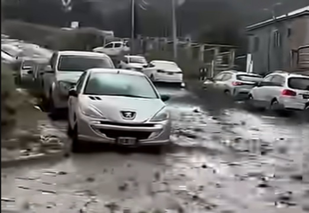 Complicaciones en Kilómetro 3 por intensas lluvias en Comodoro Rivadavia