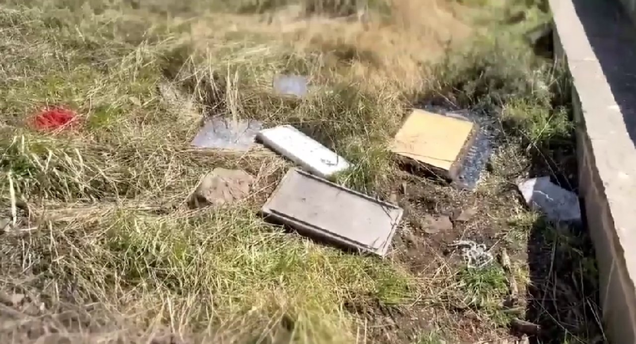 Vandalización de placa homenaje en el Cementerio de Darwin en Malvinas
