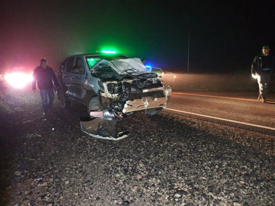 Accidente en la Ruta 5 dejó una camioneta dañada tras chocar con un caballo