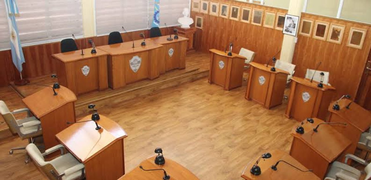 Conflicto en el Concejo Deliberante de Trelew por desacuerdos laborales