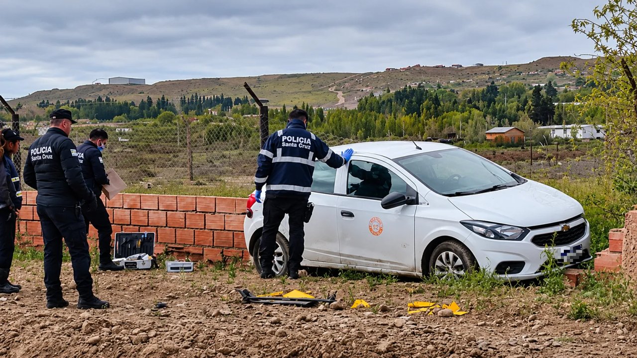 Asalto a taxista en Caleta Olivia: lo maniataron y su auto apareció dañado