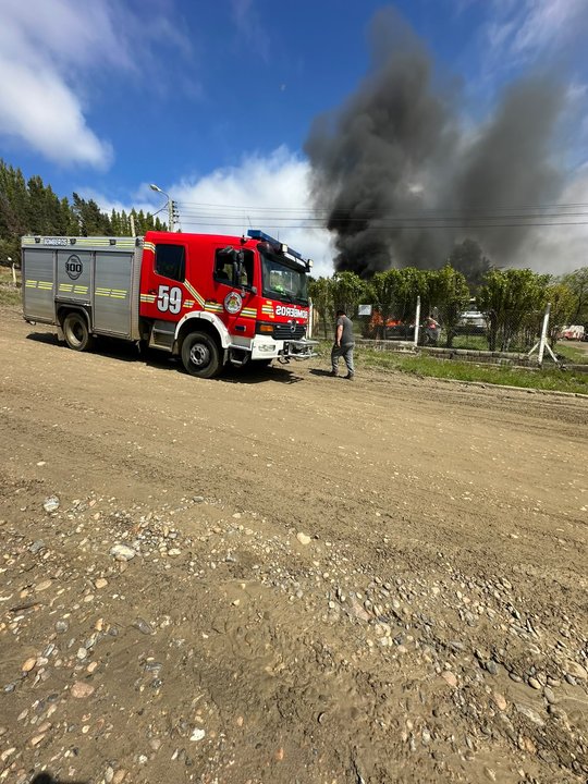Incendio de auto en el barrio Fracción 14 de Comodoro Rivadavia