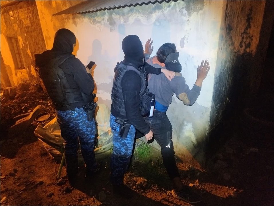 Detenidos por robo en Comodoro Rivadavia: intentaron llevarse una bacha y una ventana